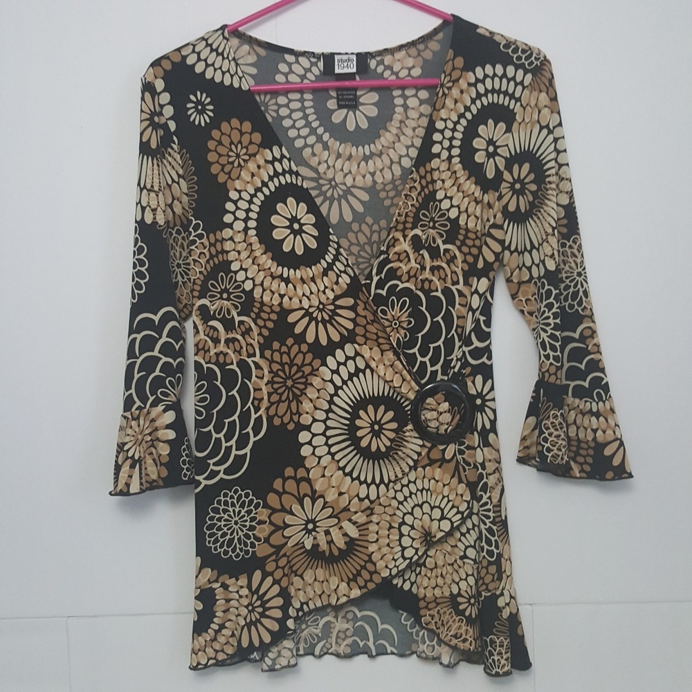 Black /Tan Wrap Buckle Side 3/4 Sleeve Blouse